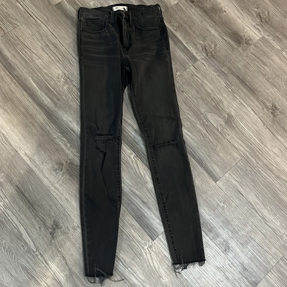 Black ripped Madewell Skinny Jeans - Picture 2 of 5